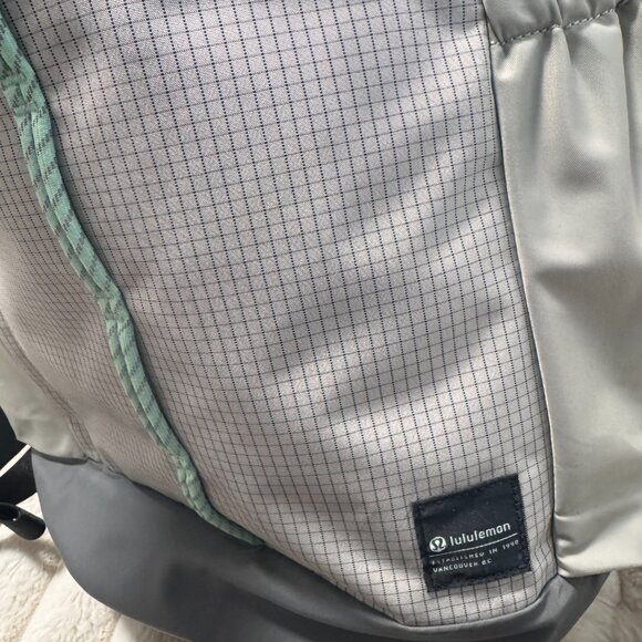 double stroller in spanish Bumbleride Indie Twin CL:Bag_Wallet Charger:AC Assembly Bugaboo Bee Basket The stroller includes a